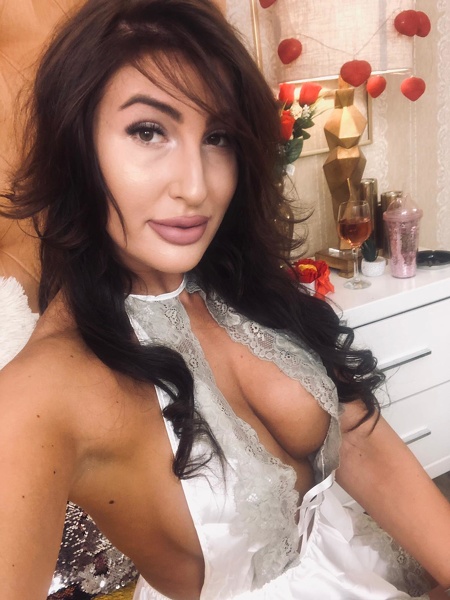 Live sex webcam photo for YvonneRiley #1859800