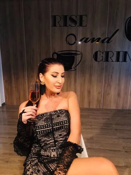 Live sex webcam photo for YvonneRiley #1859847