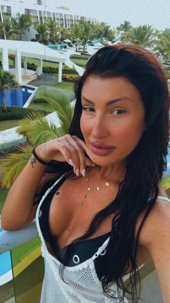 Live sex webcam photo for YvonneRiley #2412150