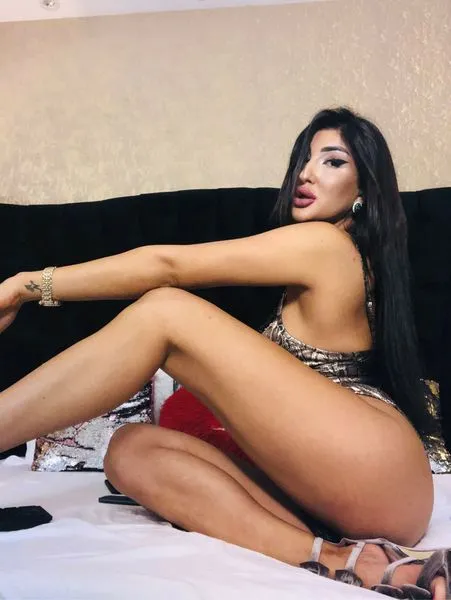 Live sex webcam photo for YvonneRiley #2351025