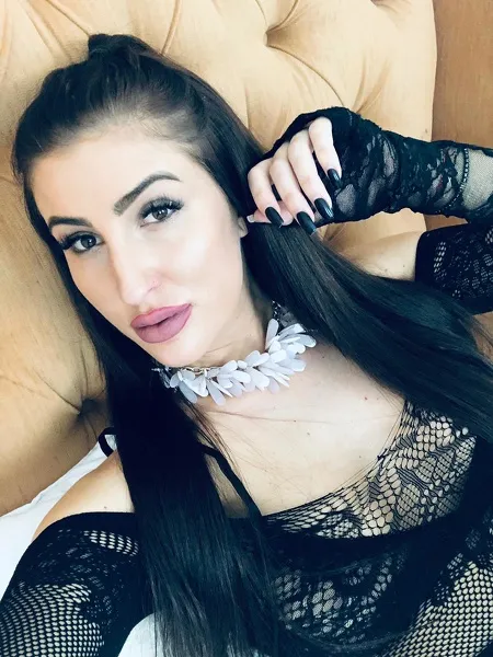 Live sex webcam photo for YvonneRiley #1859723