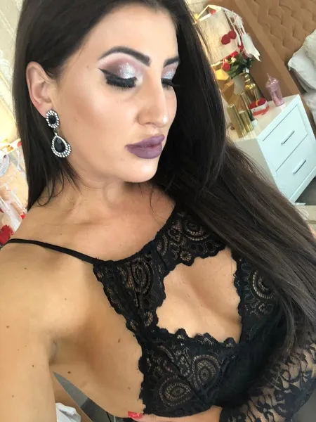 Live sex webcam photo for YvonneRiley #1859727