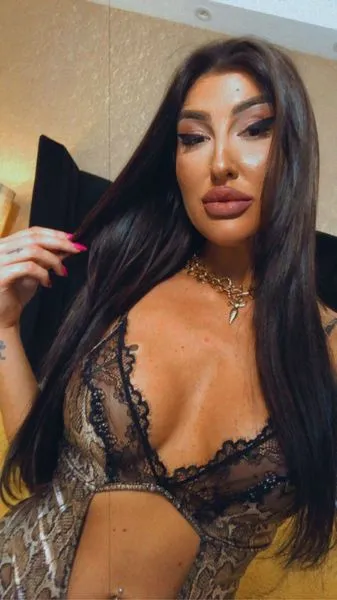 Live sex webcam photo for YvonneRiley #2295138