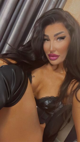 Live sex webcam photo for YvonneRiley #3258722