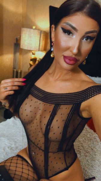 Live sex webcam photo for YvonneRiley #2351026