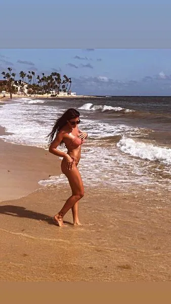 Live sex webcam photo for YvonneRiley #2412147