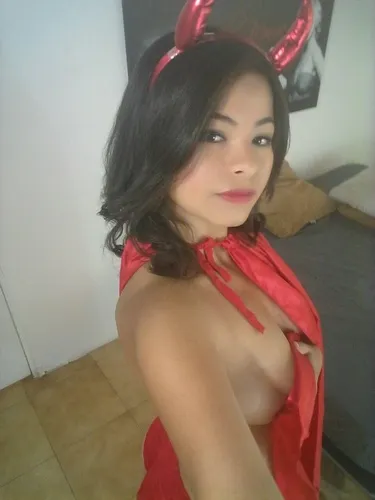 Live sex webcam photo for JoanApril #1979376