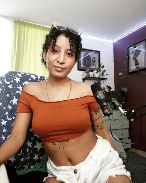 Live sex webcam photo for LizzRios #2024045