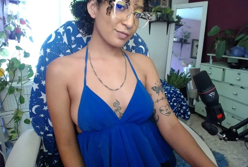 Live sex webcam photo for LizzRios #2374321