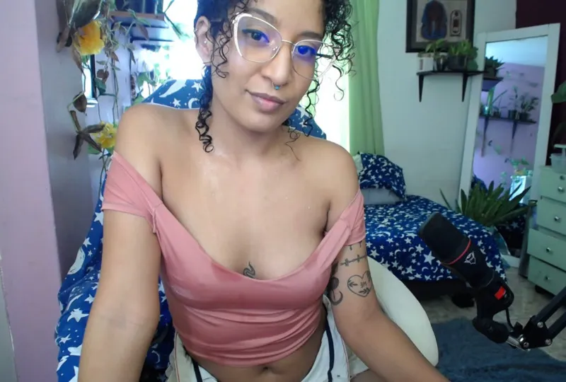 Live sex webcam photo for LizzRios #2374322