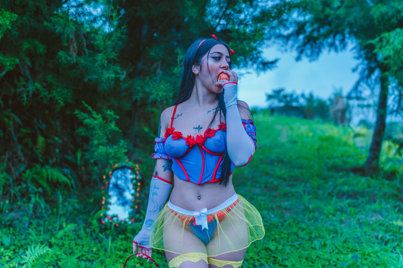 Live sex webcam photo for ErinHadid #6116372