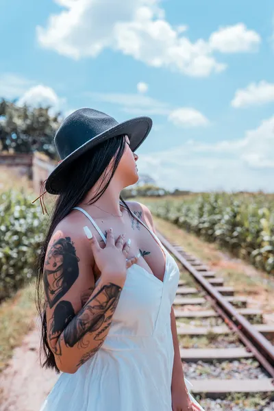 Live sex webcam photo for ErinHadid #6116427