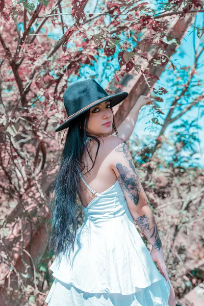 Live sex webcam photo for ErinHadid #6116430