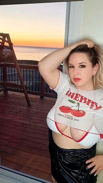 Live sex webcam photo for TITANIC_TITS #7874599