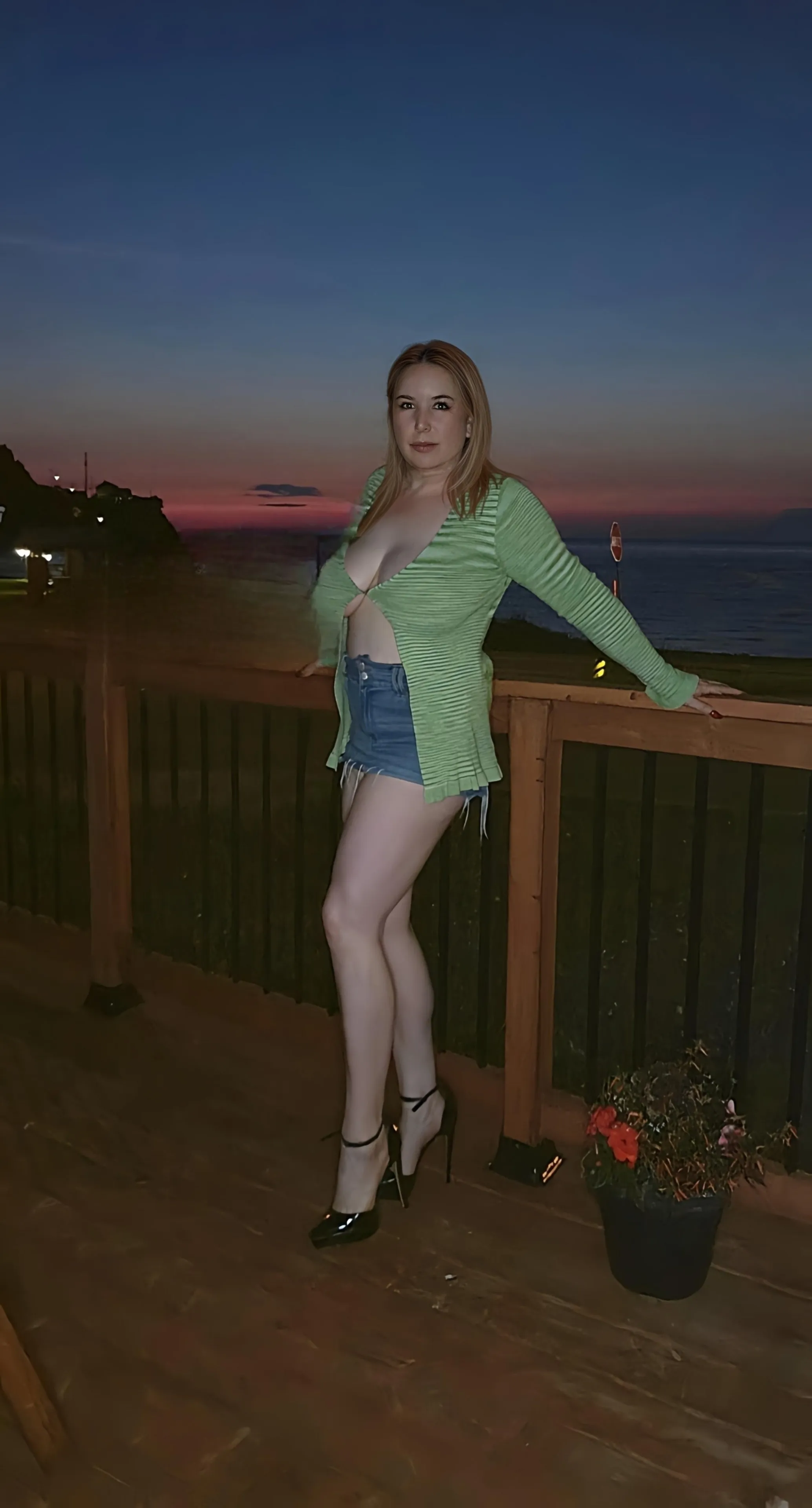 Live sex webcam photo for TITANIC_TITS #7874677