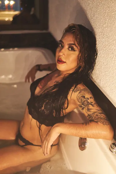Live sex webcam photo for Saraahxxx #1852532