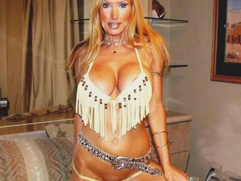 Live sex webcam photo for NikkiBender #7371621