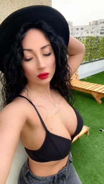 Live sex webcam photo for BeckyShine #7132839