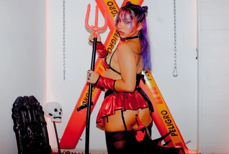 Live sex webcam photo for SinaM #2711695