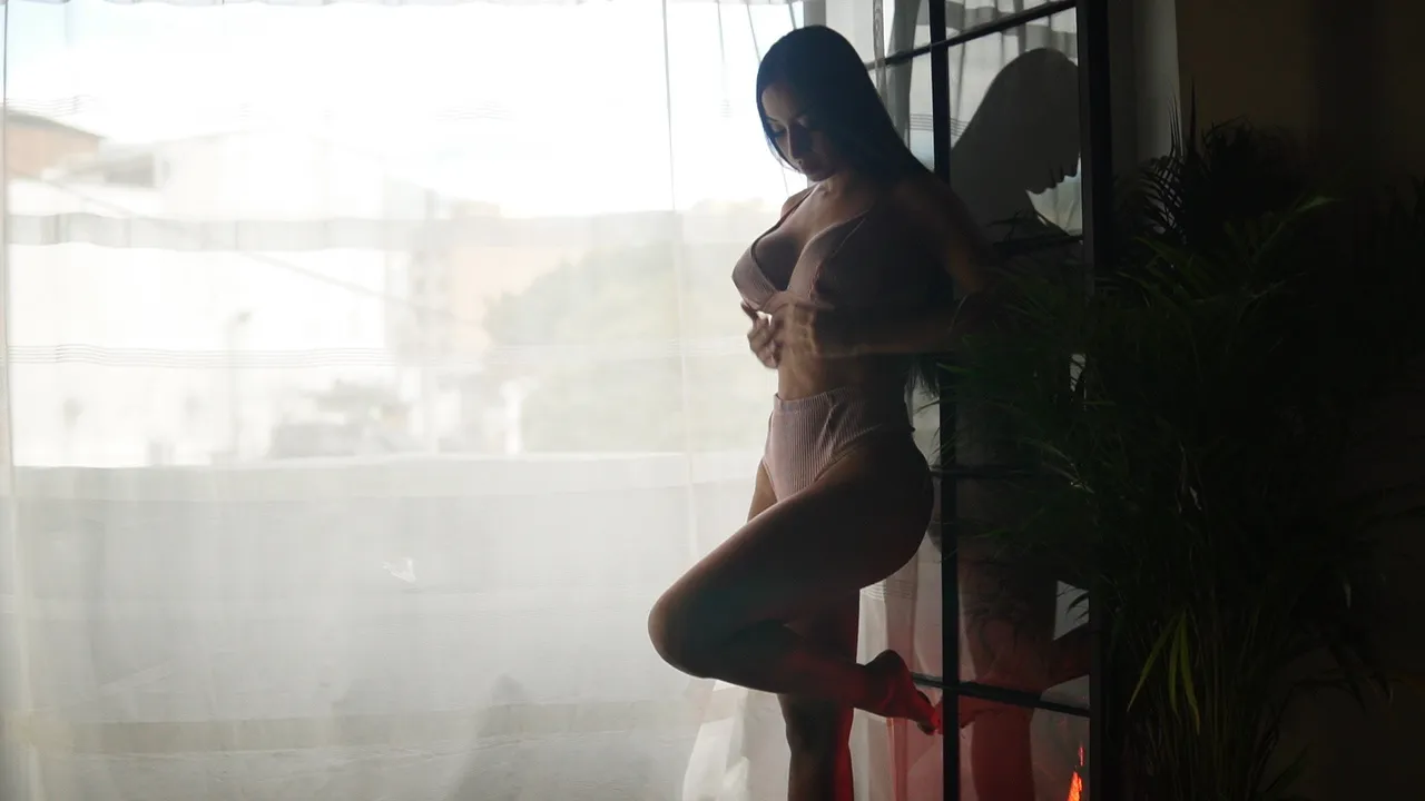 Live sex webcam photo for YelenaMille #3676921