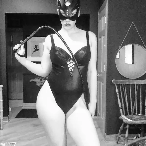 Live sex webcam photo for GoddessMaeveEnix #7399329