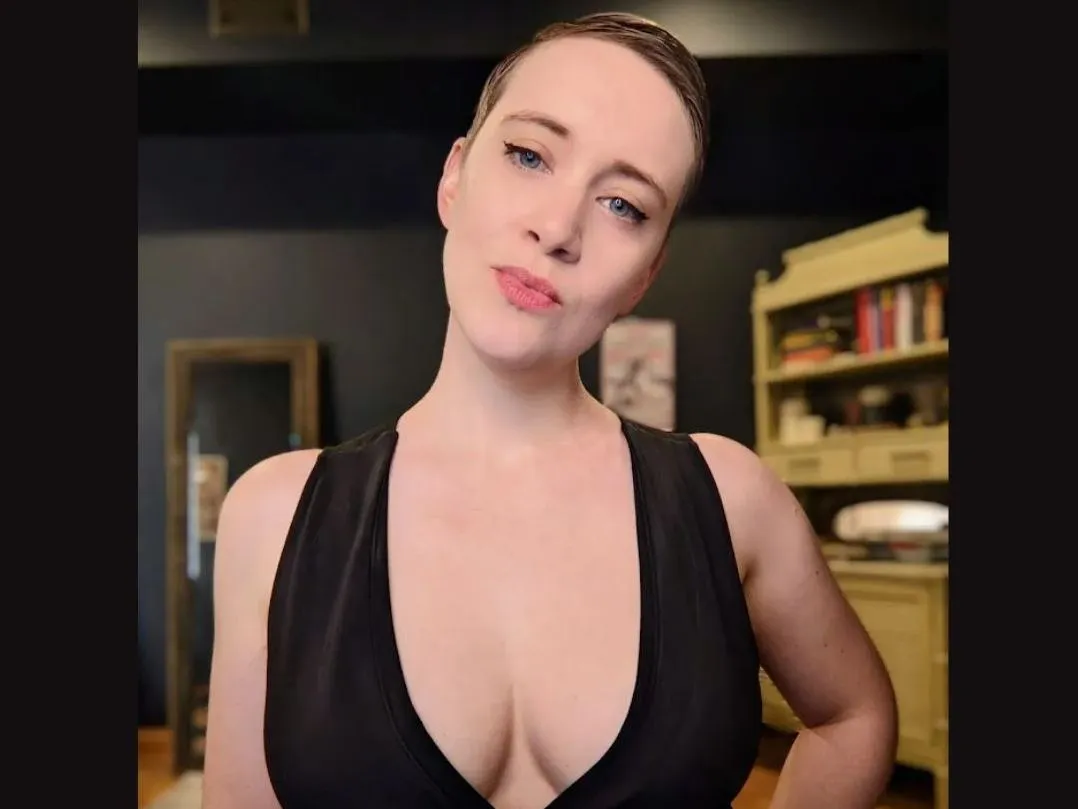 Live sex webcam photo for GoddessMaeveEnix #5772638