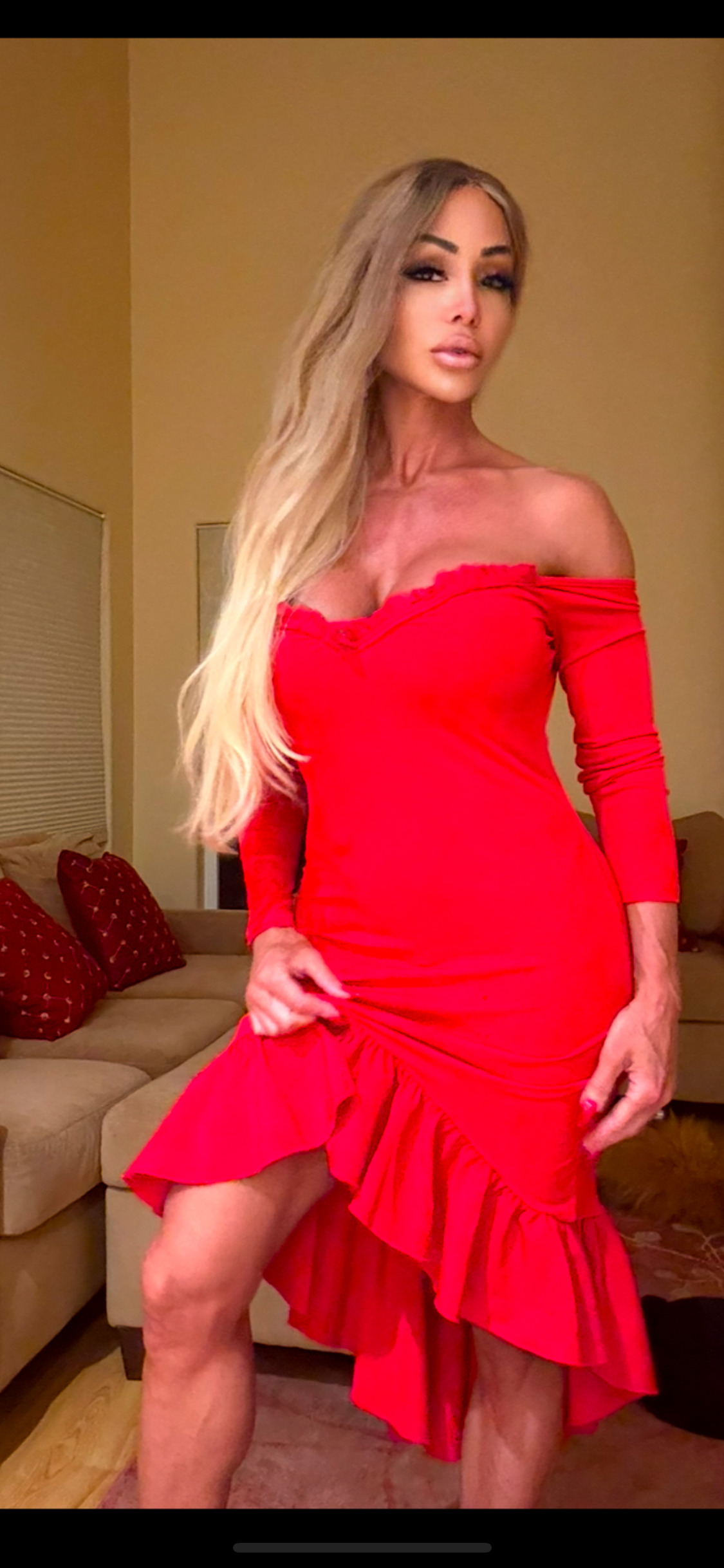 Live sex webcam photo for JewelsJade #7885544