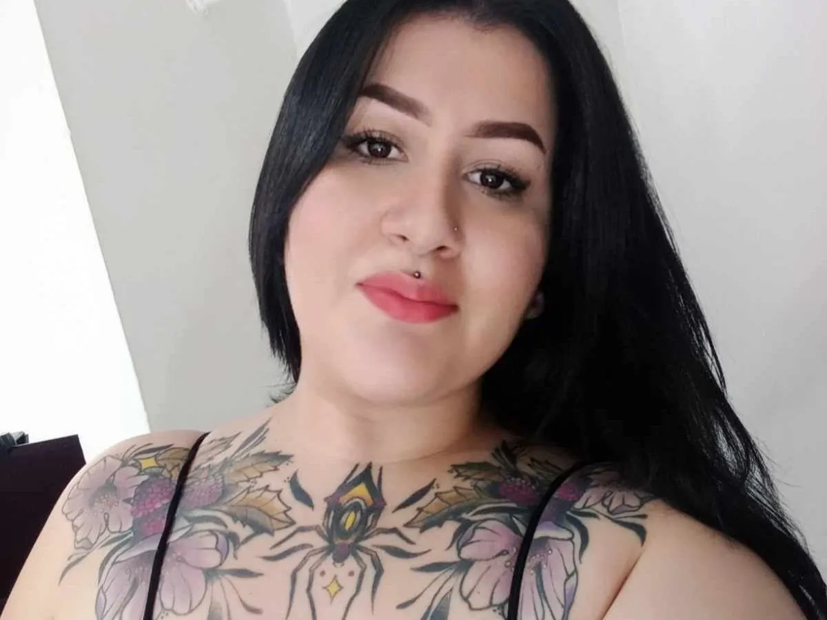 Live sex webcam photo for ROXXAN911 #5409369