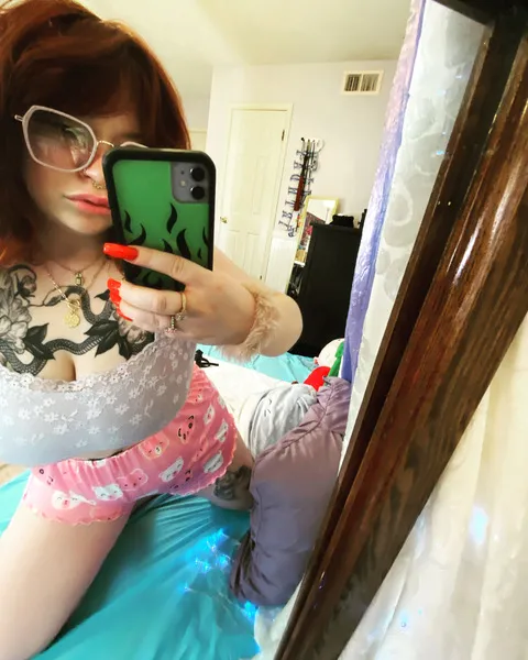 Live sex webcam photo for JennyMayhem #2984942