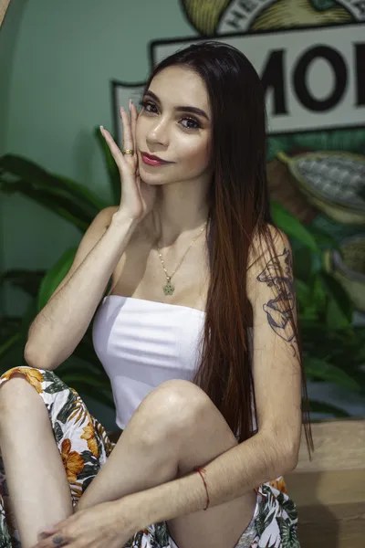 Live sex webcam photo for ValeRodriguez #3237350