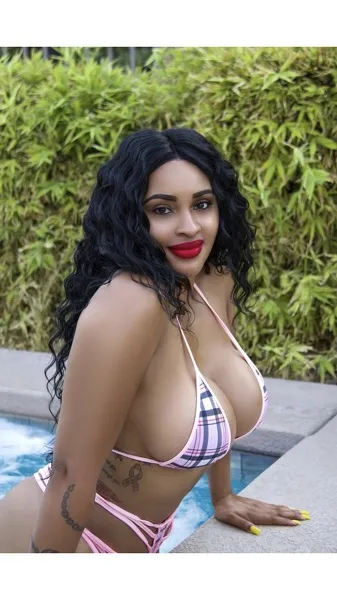 Live sex webcam photo for SashaRousse #2664132