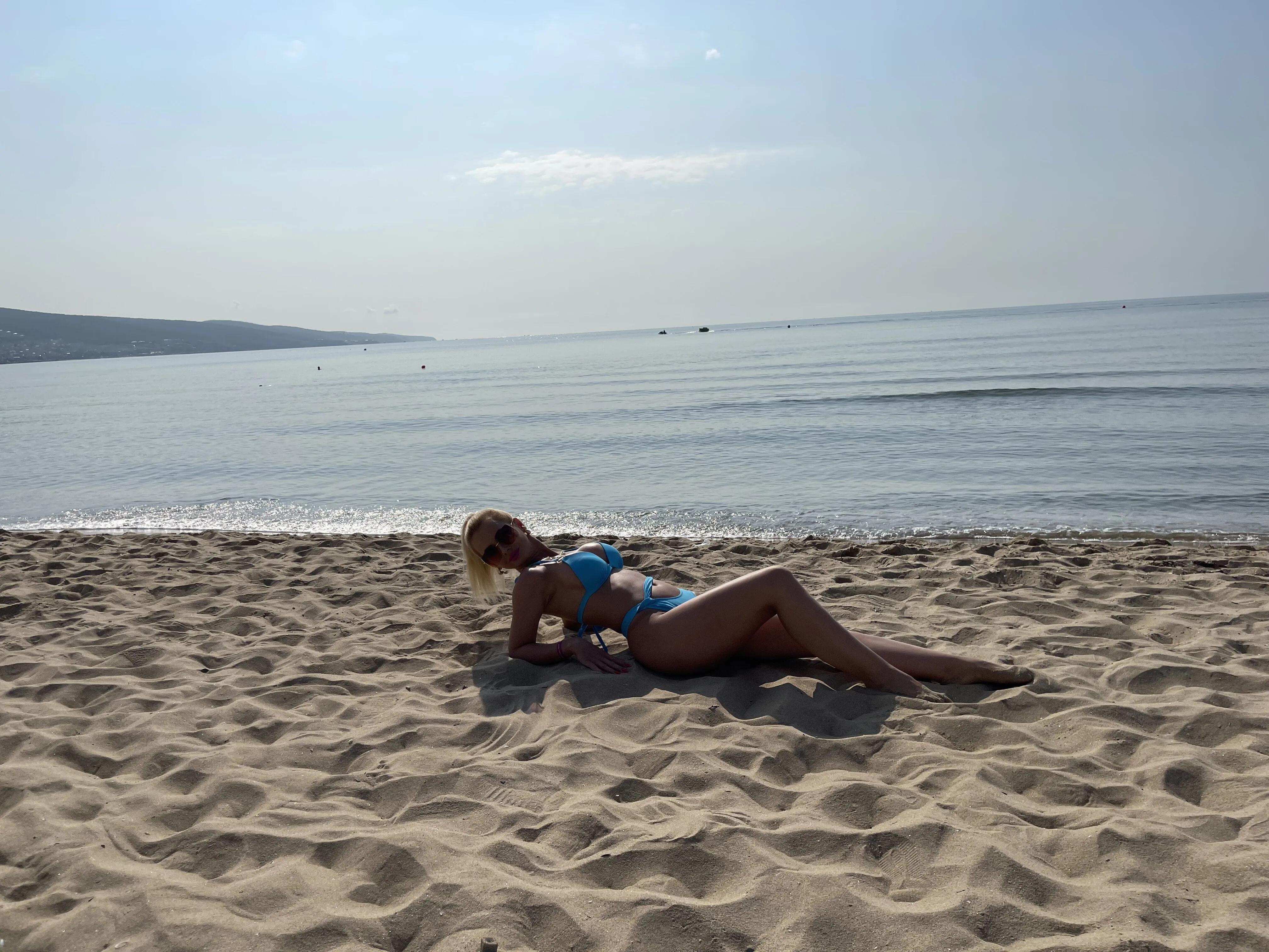 Live sex webcam photo for MoniqueBliss #7831102