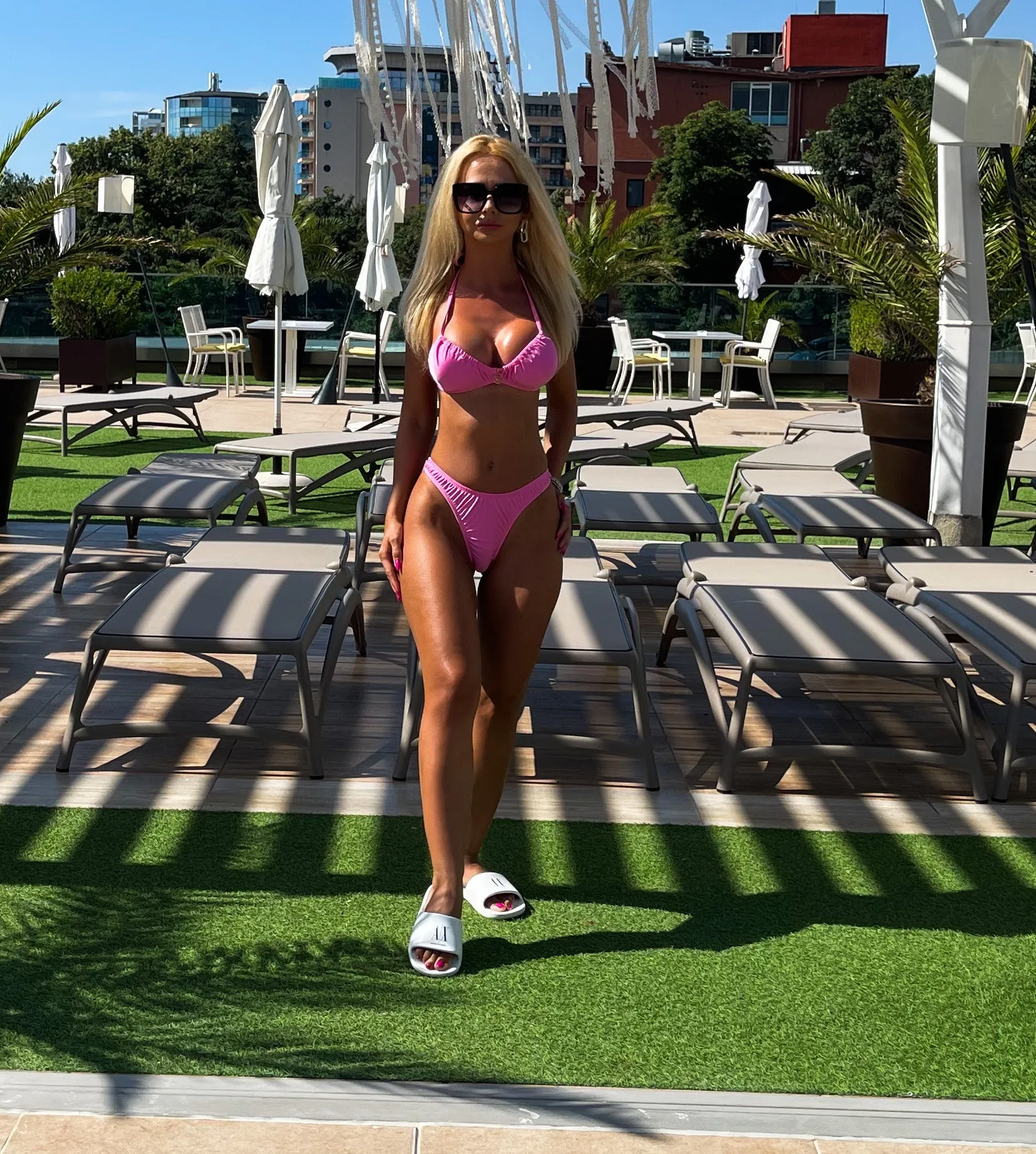 Live sex webcam photo for MoniqueBliss #7831076