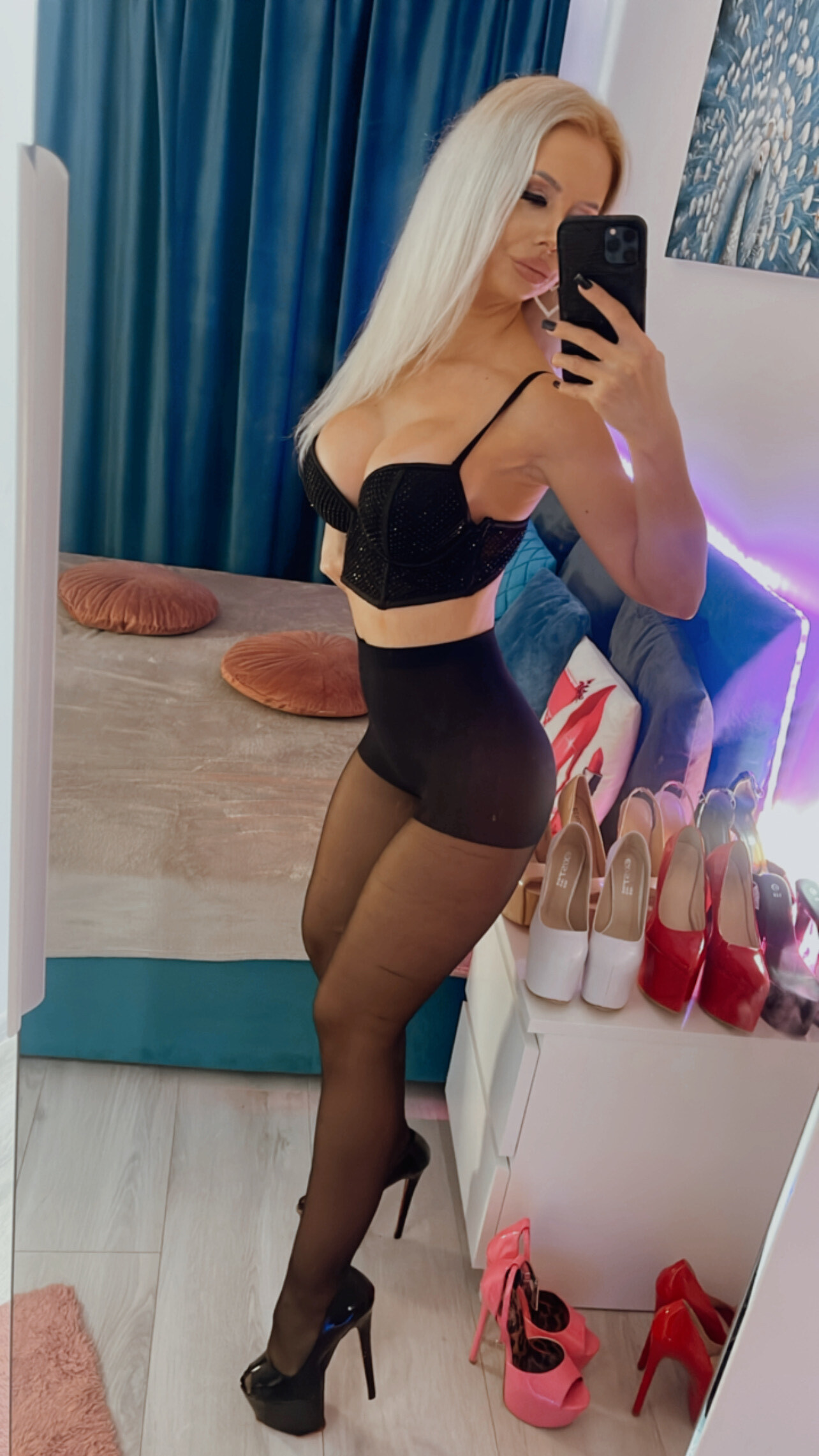 Live sex webcam photo for MoniqueBliss #8118594