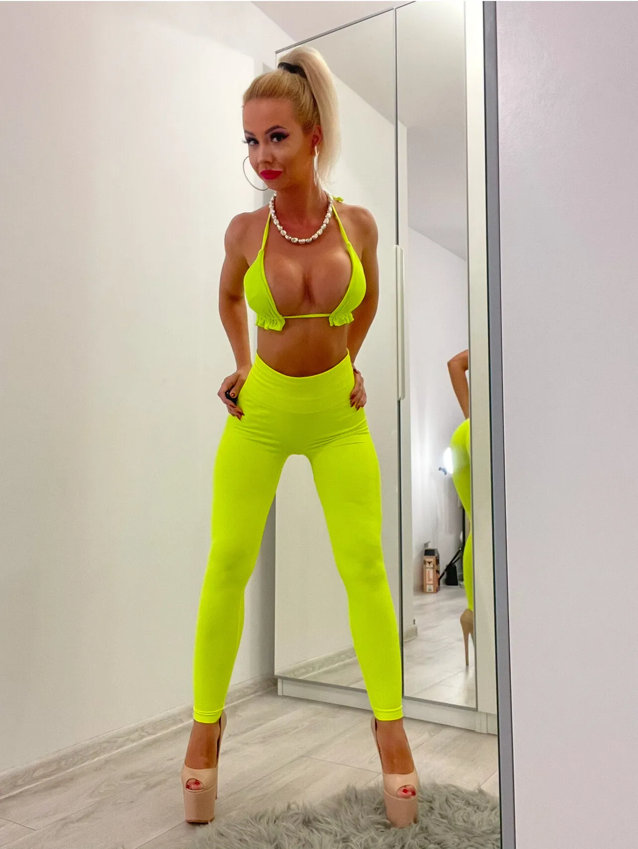 Live sex webcam photo for MoniqueBliss #8118607