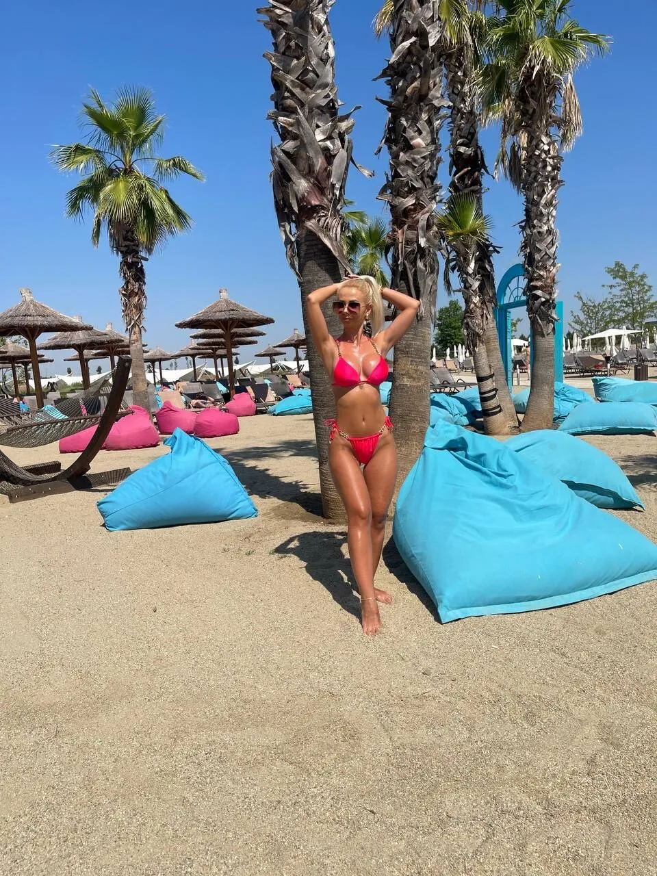 Live sex webcam photo for MoniqueBliss #7831101