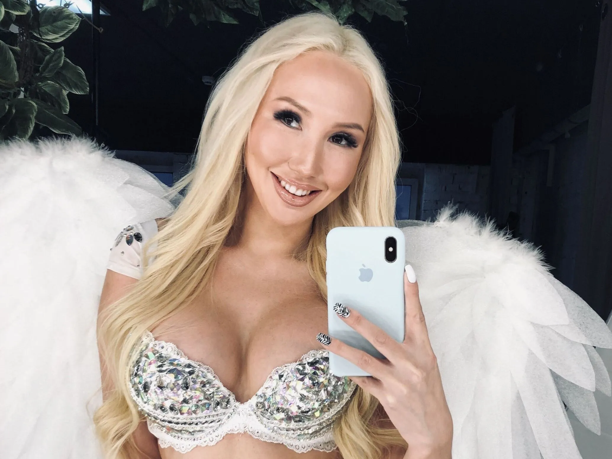 Live sex webcam photo for AsianFloower #1996057