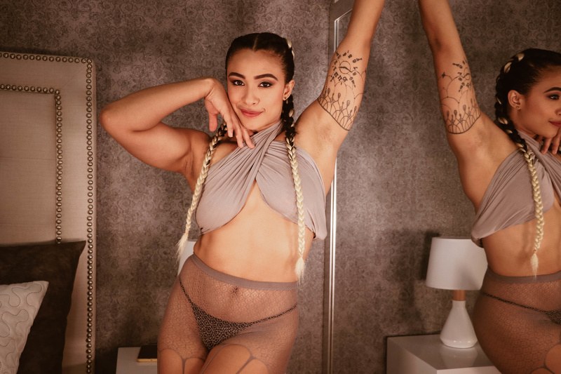 Live sex webcam photo for ShanaThor #1914821