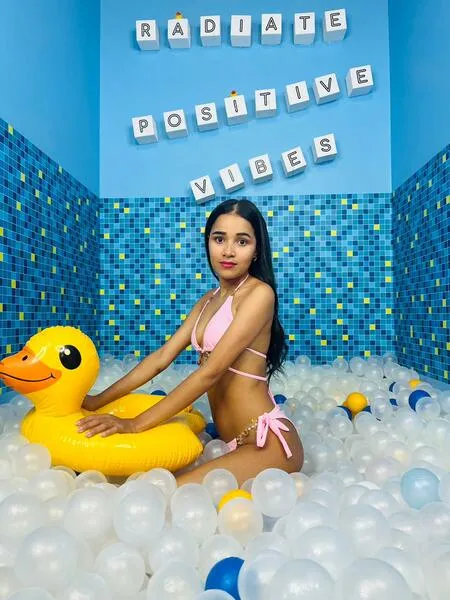 Live sex webcam photo for AnggelaParker #4218432