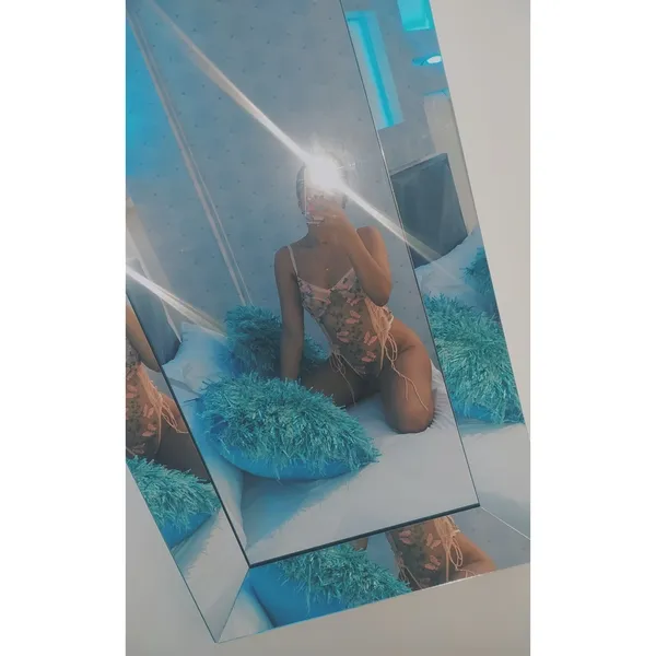 Live sex webcam photo for Avril_Peytonx #2372364