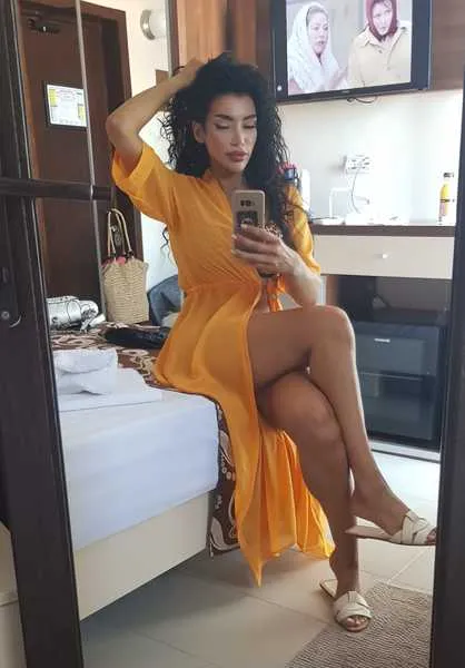 Live sex webcam photo for LoonaLux #2434466