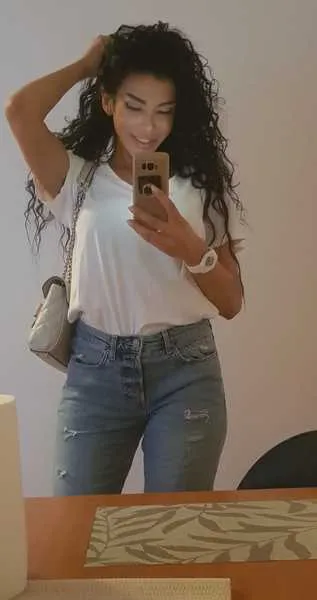 Live sex webcam photo for LoonaLux #2434455