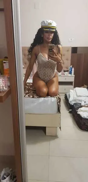 Live sex webcam photo for LoonaLux #2434462