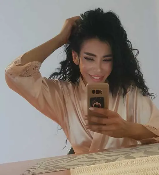 Live sex webcam photo for LoonaLux #2434468