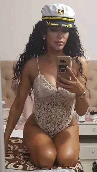 Live sex webcam photo for LoonaLux #2434470