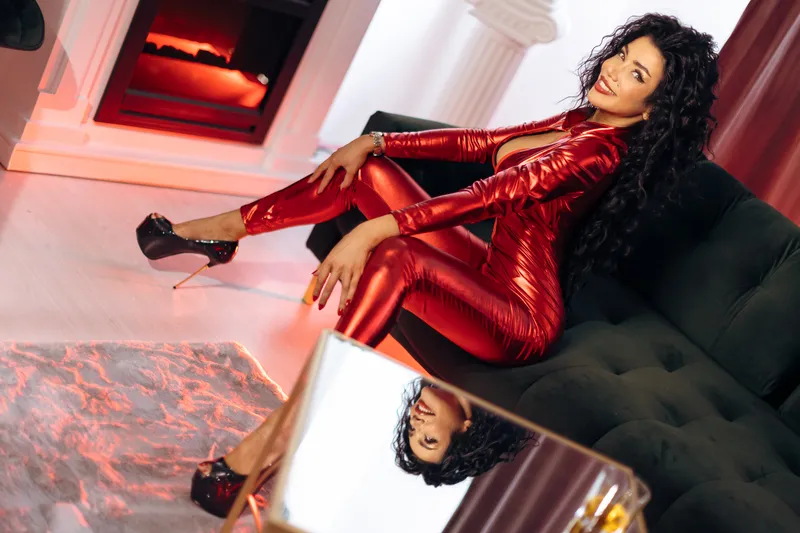 Live sex webcam photo for LoonaLux #3072172