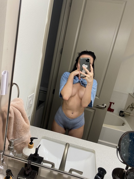 Live sex webcam photo for RoxieCreme #3505261