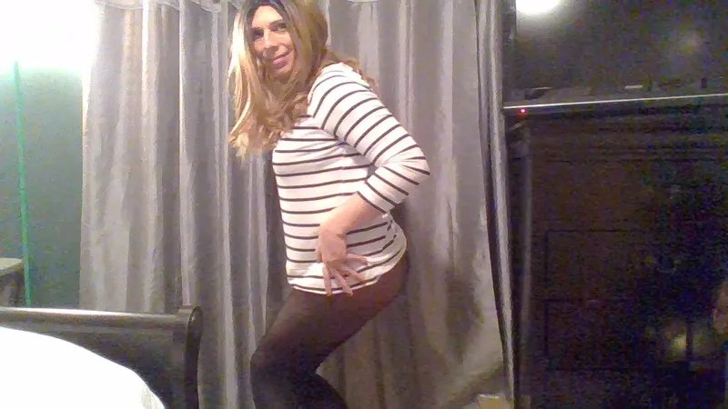 Live sex webcam photo for Lily_Flour #2013433