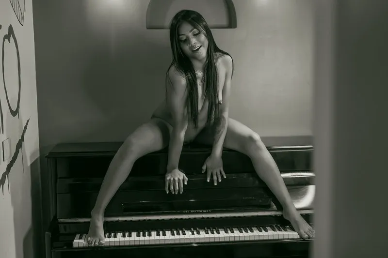 Live sex webcam photo for AMBER_VV #2881347