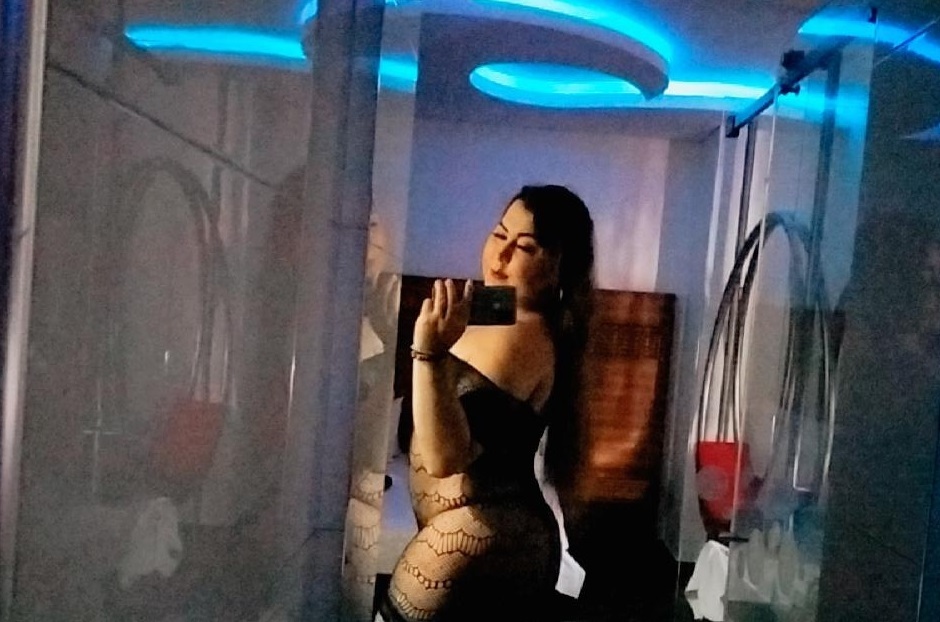 Live sex webcam photo for ShenoaRose #2755197